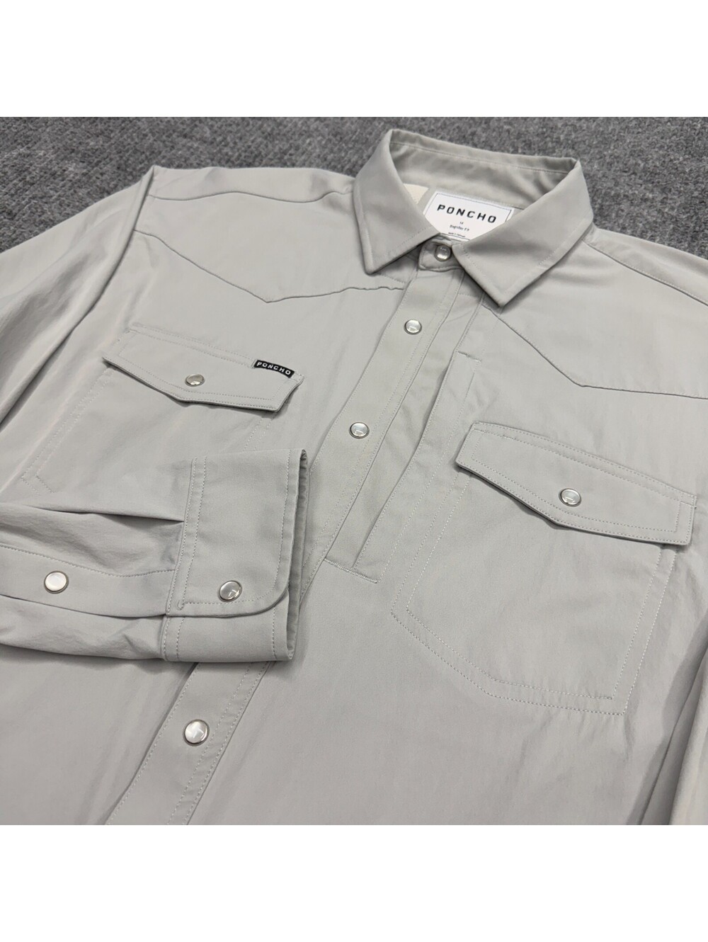 Poncho Outdoor Pearl Snap Shirt Mens M Pockets Vented Fishing Gray Nylon Blend